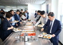 김해시, 시청구내식당 메뉴는 지역 식품업체 먹거리로