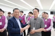 LG전자 서비스 새 출범… 지점 직원 3900명 LG배지 달았다.