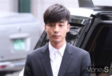 로이킴, 졸업 여부는 확인 중