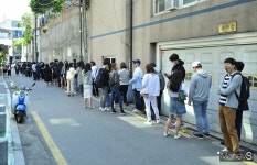 [머니S포토] 길게 줄선 인앤아웃 버거 팝업스토어