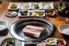 삼덕식당, 두툼한 삼겹살이 맛있는 집 … 노원역 후미진 상권에서 탄탄한 브랜드로 자리매김