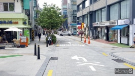 [르포] 사진만 찍고 “다신 안와요”… 암울한 ‘압구정로데오·가로수길’