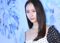 [머니S포토] 크리스탈 무심한 듯 시크하게
