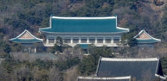 청와대, 일본에 강경 대응 속 '대화' 의지 피력… 