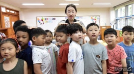 [머니S포토] 전국 초등학교 개학, 방학중 누가 누가 더 컷을까?