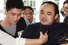 [머니S포토] 취재진 질문에 끝까지 답하는 장대호