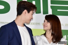 [머니S포토] 헨리-캐서린, 눈빛부터 알콩달콩