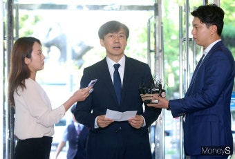 [머니S포토] 입장 밝히는 조국 법무부 장관 후보자