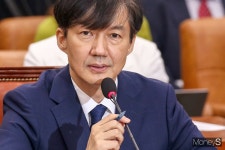 [머니S포토] 질의에 답변하는 조국
