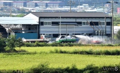 [머니S포토] 파주양돈농장 일대 대규모 방역 실시