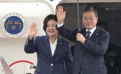 평화축산운남점 | 문 대통령 출국, "돼지열병·평화시장화재, 잘 챙겨달라"