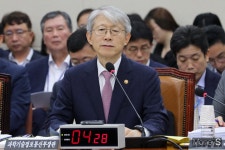 [머니S포토] 최기영 장관, "일본 수출규제 극복 위해 노력하겠다"