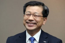 황제 차량·사택, 분양보증 독점… HUG 무소불위 경영 논란