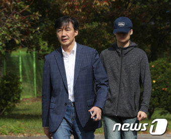 조국, 아들과 함께 부인 정경심 면회