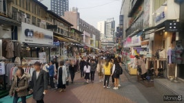 [르포] 홍대·대학로… “월세 절반으로 낮춰도 안 나가요”