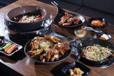 주점형 등갈비 전문점 쪽찌 쪽갈비와 찌개를 콘셉트로 구성해