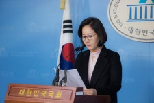 김현아, 김의겸·박지원 동시저격… 매번 양다리