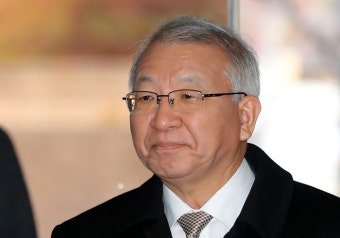 양승태 전 대법원장, 폐암 의심 진단… 재판 연기되나