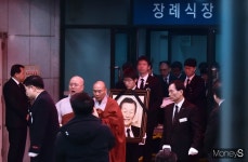 [머니S포토] 유통계 거목 신격호 명예회장 발인 엄수