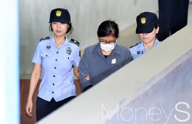 특검, '국정농단' 최서원에 징역 25년 구형 