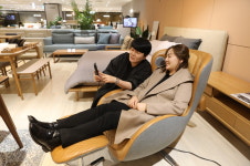 롯데백광주점 설 명절 쌓인 피로 안마의자로 풀어보세요