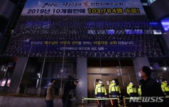 코로나19 숨고르나, 신규확진 107명… 22일만에 최저