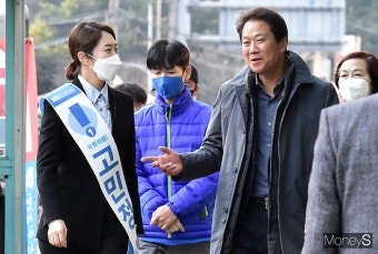 [머니S포토] 총선 D-13 임종석, 고민정 지원유세 차 광진 방문
