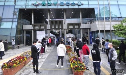 [머니S포토] 코로나19 재확산에 용산 선별진료소 찾은 시민들