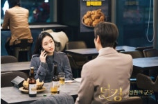 [김유림의 연예담] 넘쳐나는 PPL 왕국 더 킹, 홈쇼핑인가요?