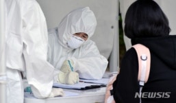 [속보]코로나19 격리해제 17명 추가…총 완치 1만422명