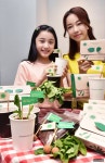 [머니S포토] 신세계백화점, 친환경 식물재배 키트 받아가세요