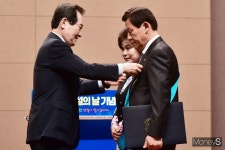 [머니S포토] 2020 건설의 날, 원영건업(주) 금탑산업훈장 수상