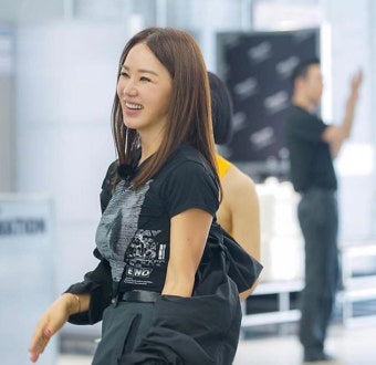 엄정화 나이 몇살?… 50대 무색한 동안미모 '여전해'
