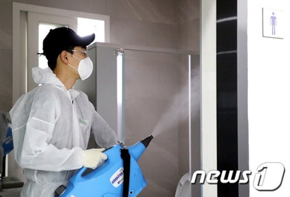 [속보] 군포서 코로나19 7명 확진… 전원 안양소재 주영광교회 신도 | 포토뉴스