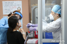 교회서 다시 코로나 집단감염 비상… 누적 1만4562명(종합)