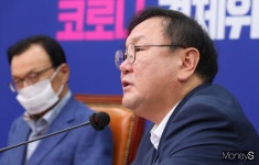 [머니S포토] 김태년 원내대표, 코로나19 재확산 중대 고비 맞고 있어