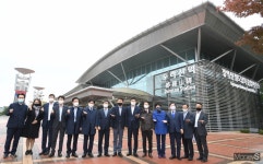 [머니S포토] 도라산역에서 기념촬영하는 국회 외통위