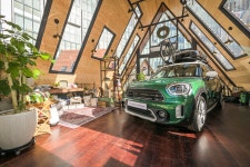 직접 만나는 미니 크리스마스… 코오롱모터스, 롯데월드타워서 특별전