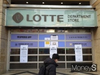 백화점·마트 문 닫을까… 유통업계 3단계 격상 공포