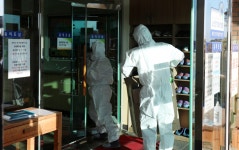 매일 확진자 1200명 나올 것… 정부 경고에 병실 부족 최대 위기