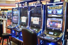 강원랜드 역대 최고 잭팟 터졌다… 슬롯머신서 9억8700만원