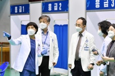 소중한 일상 되찾기…수원시 제1호 예방접종센터의 하루 집중 조명