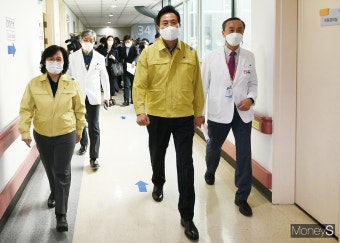 [머니S포토] 서울 서북병원 둘러보는 오세훈 시장