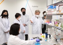 이재명 희귀질환 치료제 개발은 보건안보를 튼튼히 하는 미래산업