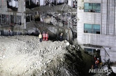 서울 장위동 건물 매몰 18시간… 밤샘 수색에도 작업자 1명 못 찾아