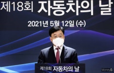 [머니S포토] 18회 자동차의날 기념사 하는 정만기 회장