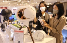 [머니S포토]롯데백광주점 프리미엄 스피커로 음악 들어요