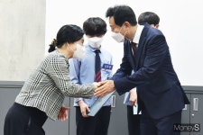 [머니S포토] 환일고 찾은 오세훈, 모범이 되는 학생들을 두셨습니다