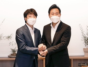 [머니S포토] 손 잡은 이준석 대표와 오세훈 시장