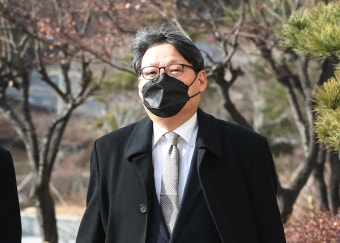 문 대통령, 이광철 민정비서관 사의 즉각 수용